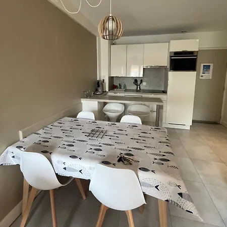 5 Pers Rdc Avec Piscine Tennis Et Parking 60 *