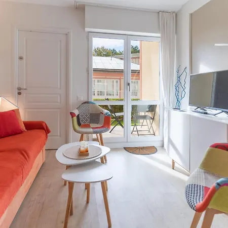 5 Pers Rdc Avec Piscine Tennis Et Parking 60 Апартаменты